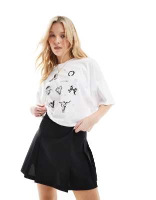 ONLY - Cropped T-Shirt in Weiß mit Cowgirl-Print