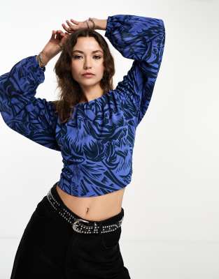ONLY ONLY cropped tie back blouse in blue abstract print