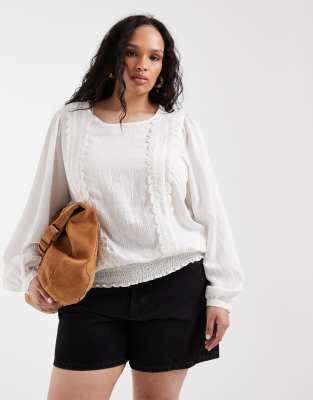 ONLY Curve - Bluse in Weiß mit Rüschendetails