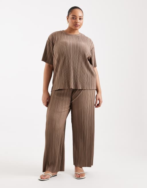 ONLY Curve boxy plisse t-shirt in light brown (part of a set), 2 of 4