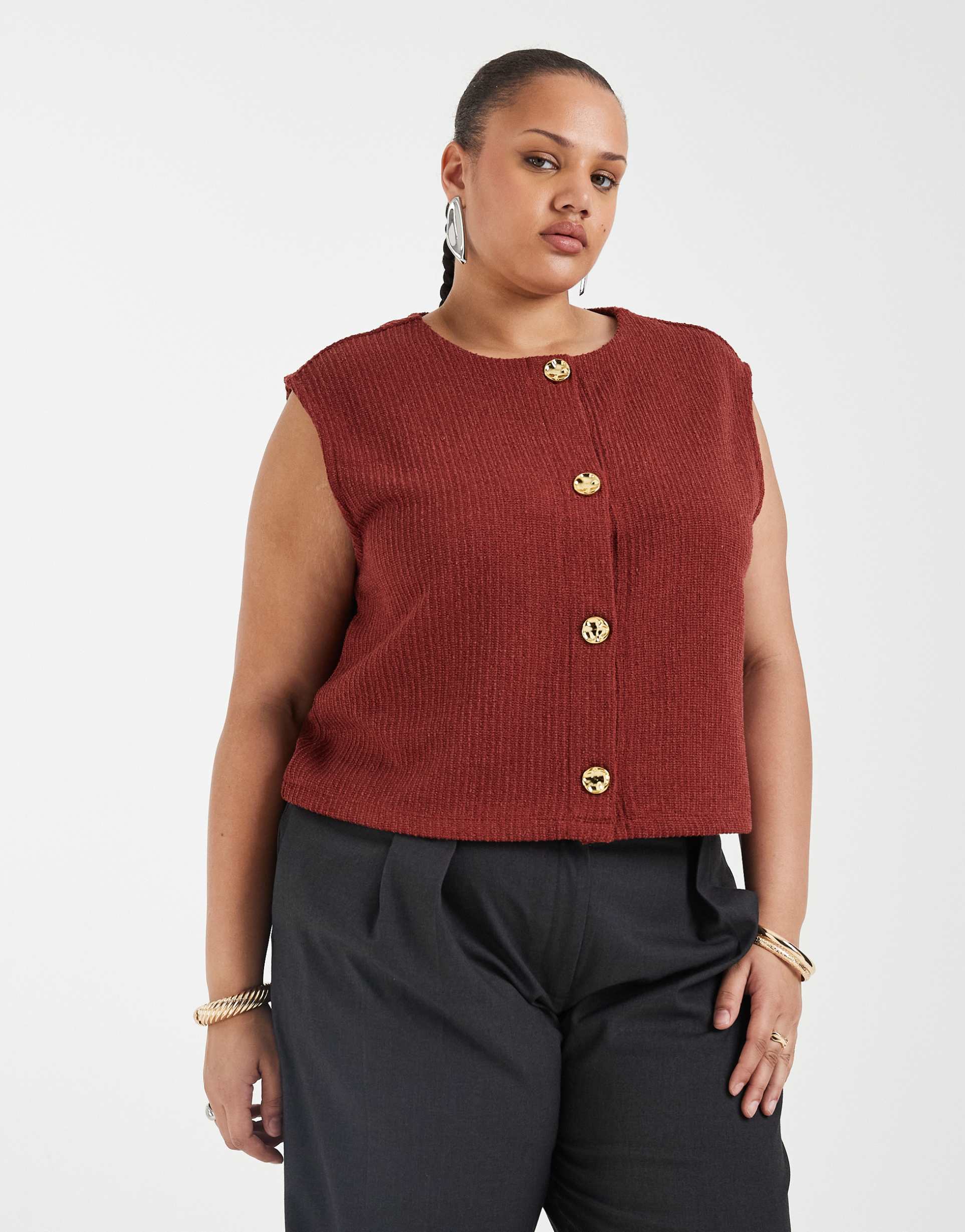 only curve buttons detail vest in dark red