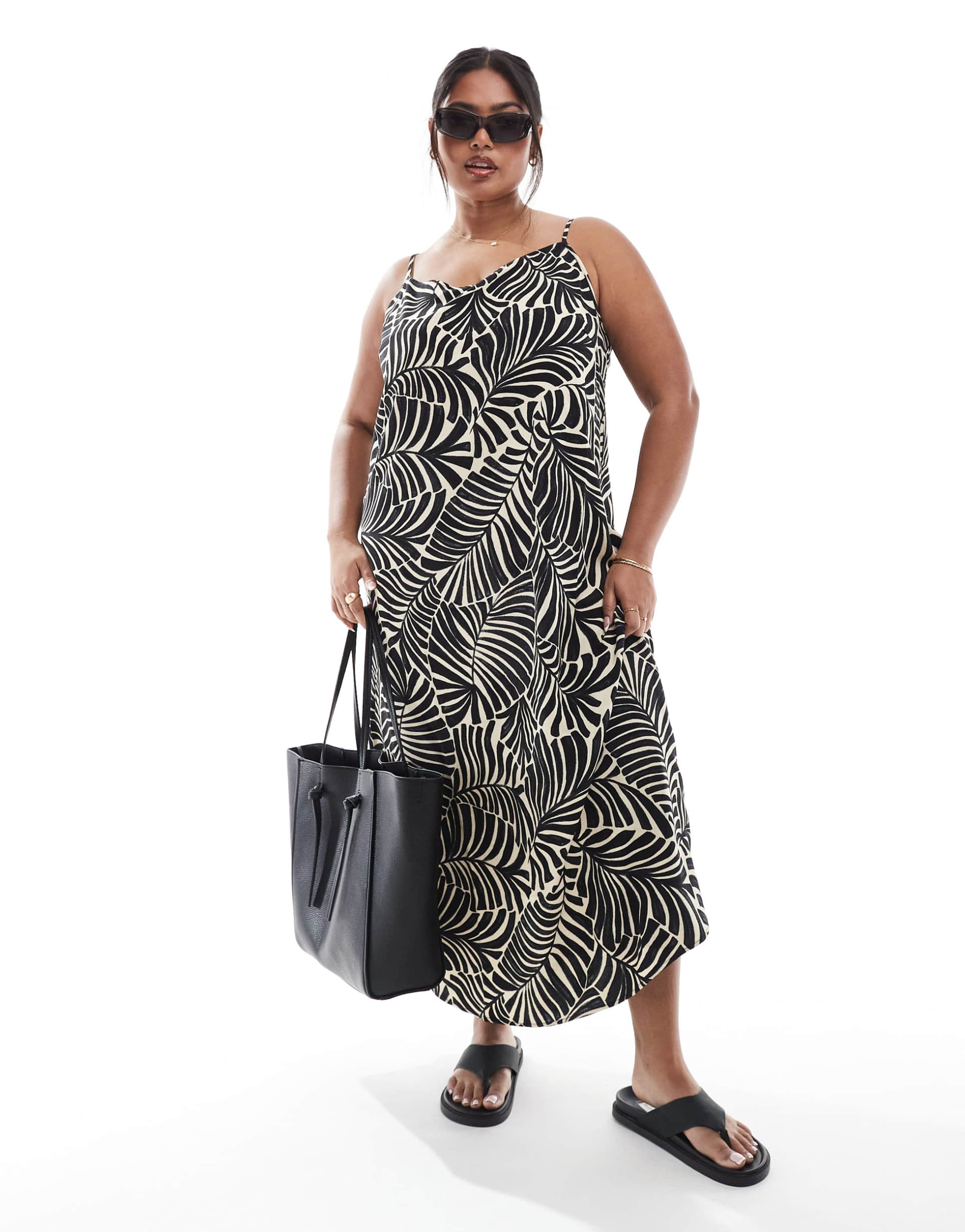 only curve cami maxi dress in black palm print