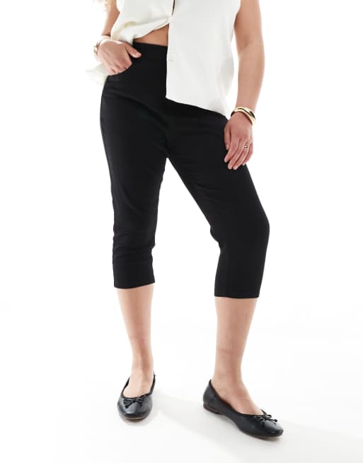 ONLY Curve capri trousers in black, 4 of 5