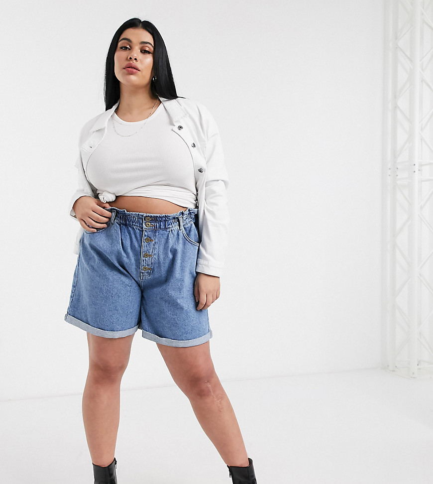 Plus-size shorts by Only Give your jeans a day off High-rise waist Belt loops Button fly Functional pockets Regular fit True to size
