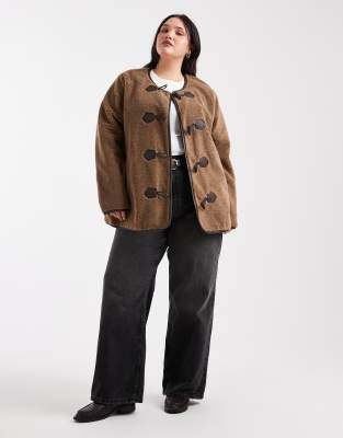 ONLY Curve - Dufflecoat aus Teddyfell in Braun-Brown