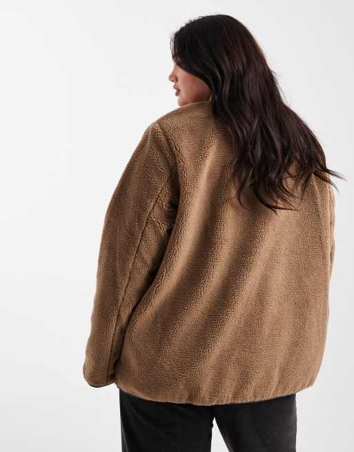 ONLY Curve – Dufflecoat aus Teddyfell in Braun, 4 von 4