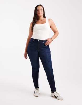 ONLY Curve - Enge Jeans in Dunkelblau mit Push-up-Effekt