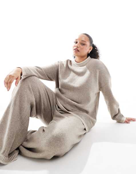 ONLY Curve - Gebreide coltrui met opstaande hals en stikselrand in beige, deel van co-ord set - view 1