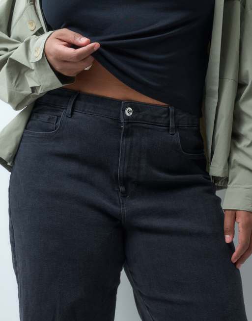 ONLY Curve high rise barrel jeans in black denim, 2 of 5