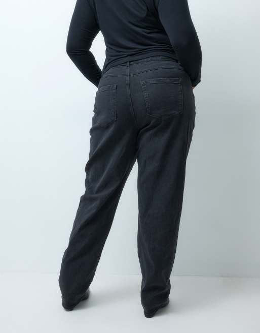 ONLY Curve high rise barrel jeans in black denim, 4 of 5