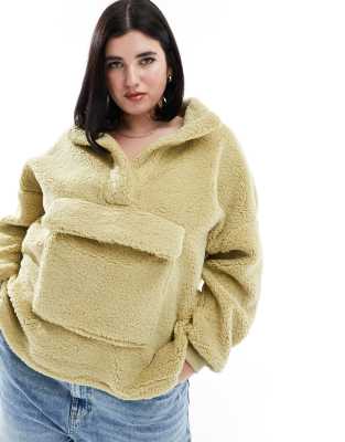 Only Curve - Hochgeschlossener Fleece-Pullover in Salbeigrün