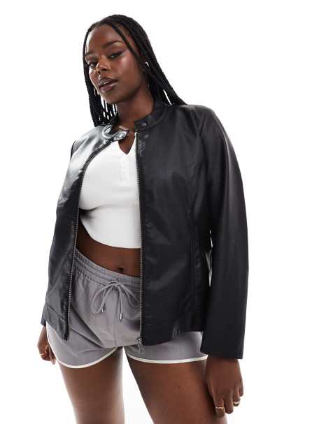 Only Curve – Jacke aus Kunstleder in Schwarz - view 1