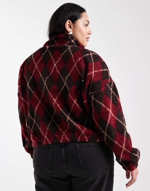 ONLY Curve – Jacke aus Teddyfleece in Burgunderrot mit Karomuster und Reißverschluss, 2 von 4
