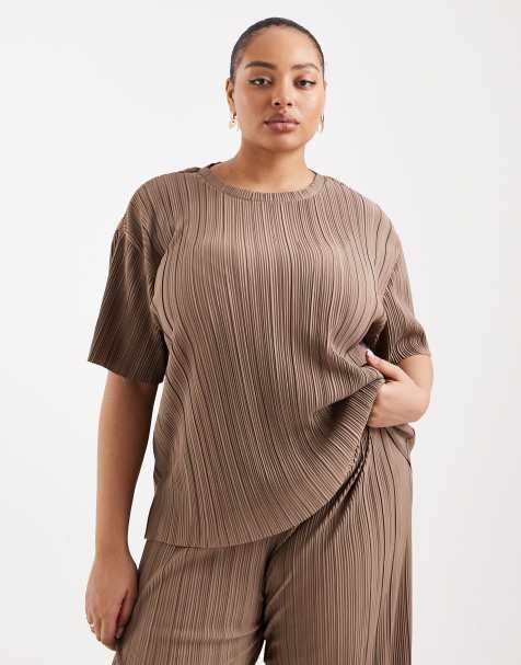 ONLY Curve – Kastiges Plissee-T-Shirt in Hellbraun, Kombiteil - view 1