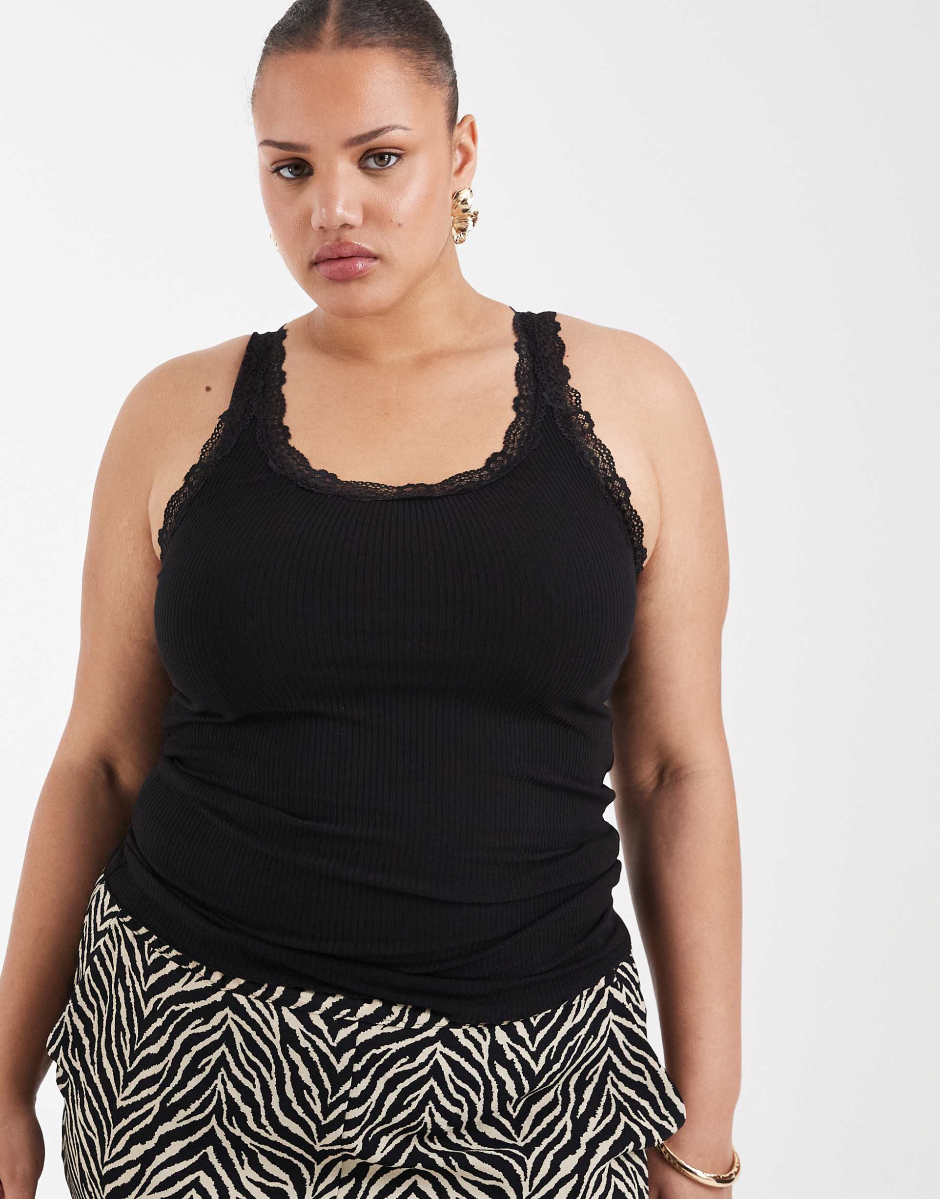 only curve lace trim tank top in black