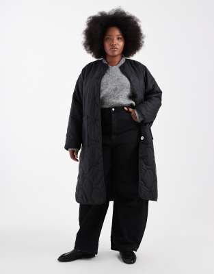 ONLY Curve - Langer Steppmantel in Schwarz