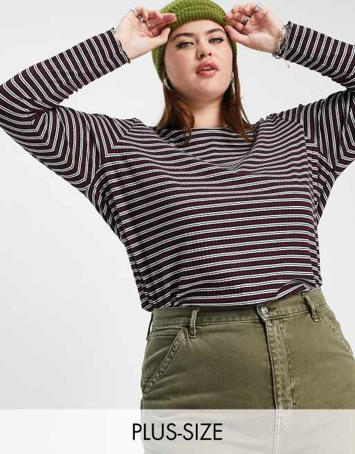 Only Curve – Lilarandig långärmad topp med rullfåll