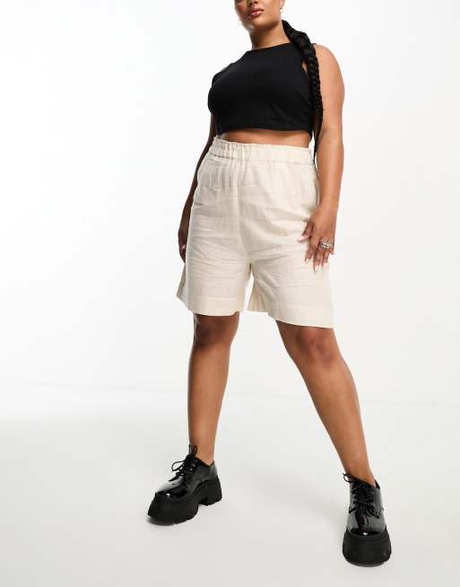 Only Curve linen shorts in cream 