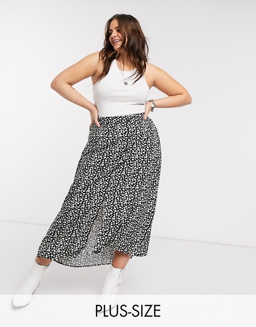 Only Curve maxi skirt with front split in black daisy print
