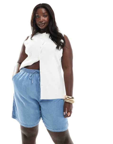 ONLY Curve – Mellanblå jeansshorts med elastisk midja - view 1