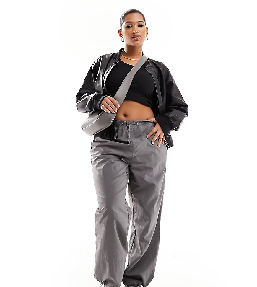 ONLY Curve mid rise parachute trousers in grey-Black