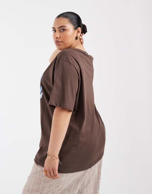 ONLY Curve – Milan – Brun t-shirt i oversize med tryck , 3 av 4