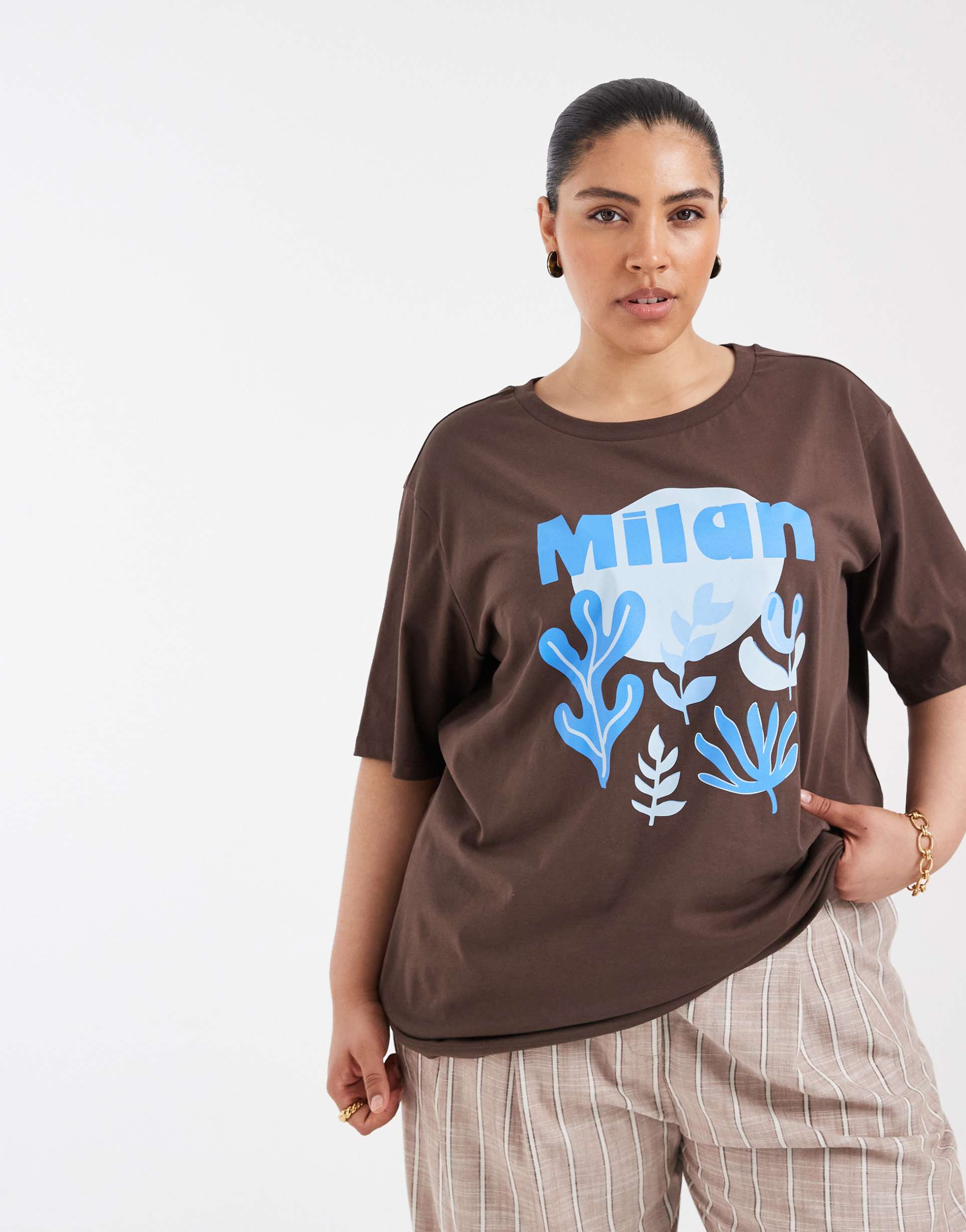 only curve milan graphic oversized fit t-shirt in brown