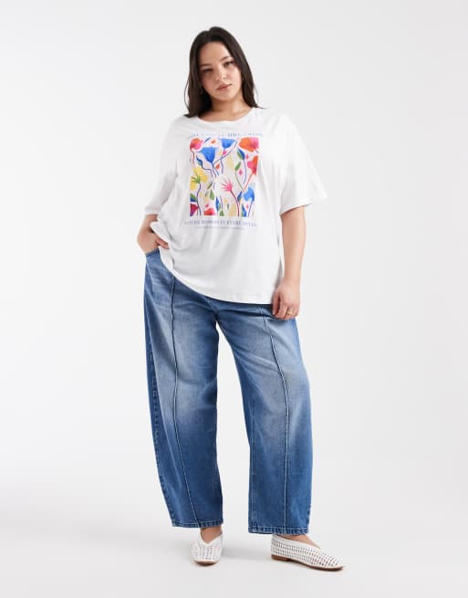 ONLY Curve - Oversized T-shirt met grafische print met bloemen in wit, 2 van 4
