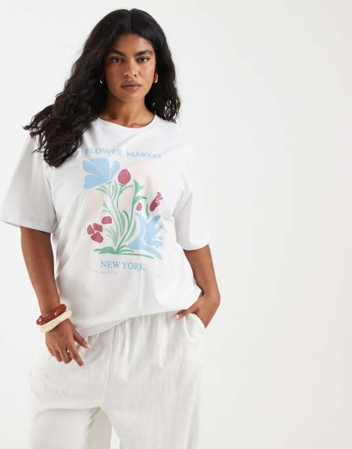 ONLY Curve oversized t-shirt with flower market graphic in white, 3 of 4