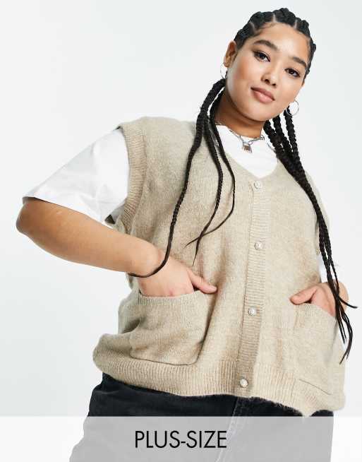 Only Curve pearl button lightweight knitted singlet in camel