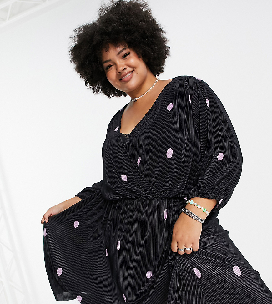 only curve plisse midi dress with wrap front in black and pink spot