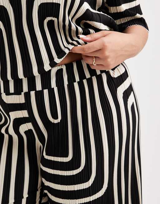 ONLY Curve plissé wide leg pants in black abstract print - part of a set, 3 of 5