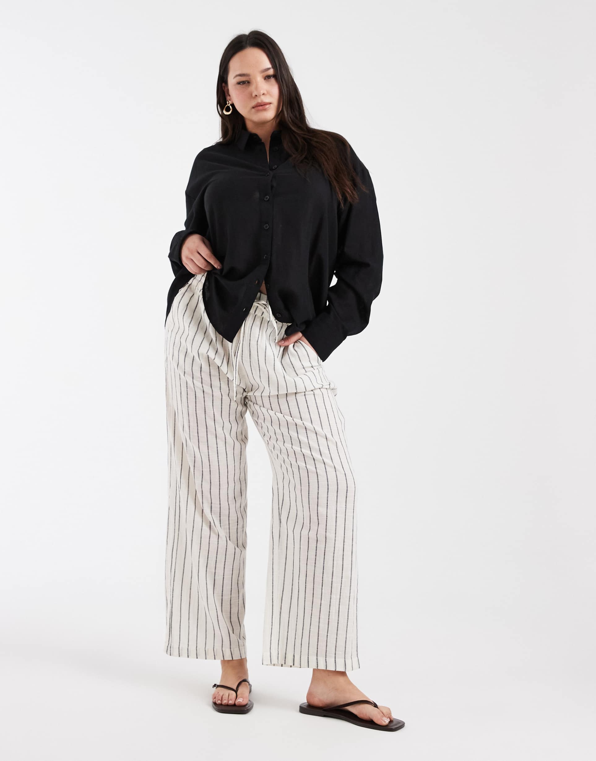 only curve pull on pants in black stripes
