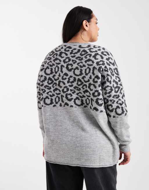 ONLY Curve – Pullover mit Animal-Print in Grau, 2 von 4