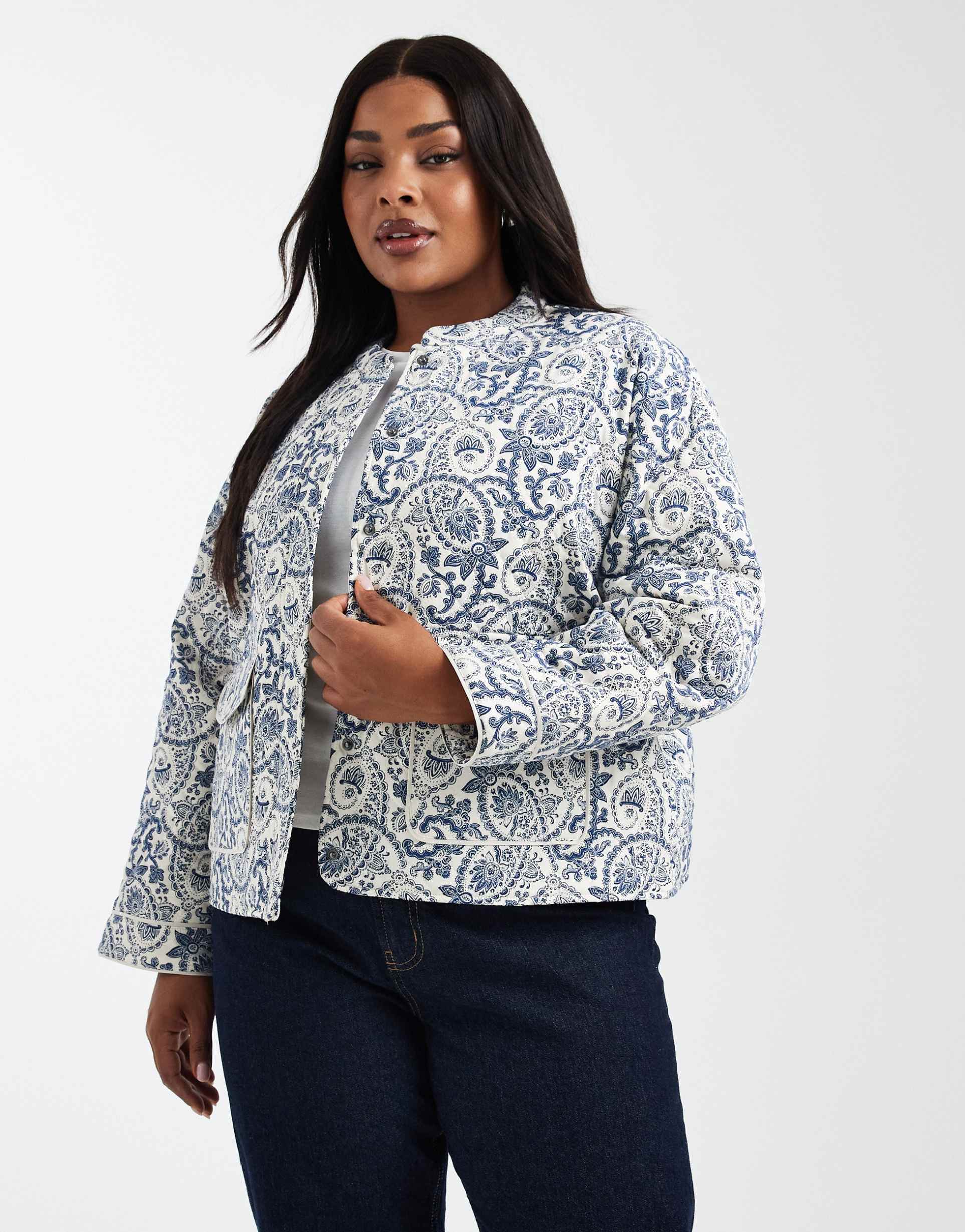 only curve quilted jacket in blue jacquard print
