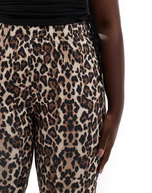 ONLY Curve ribbed flare trousers in leopard print, 2 of 5