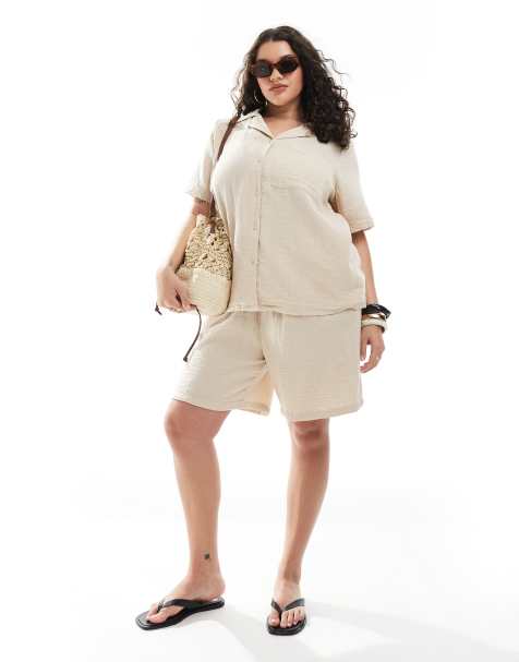 ONLY Curve – Schlupf-Shorts aus dünnem, weitmaschig gewebtem Baumwollstoff in Beige, Kombiteil - view 1