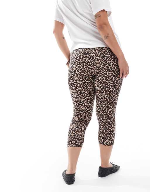 ONLY Curve short leggings in animal print, 3 of 5