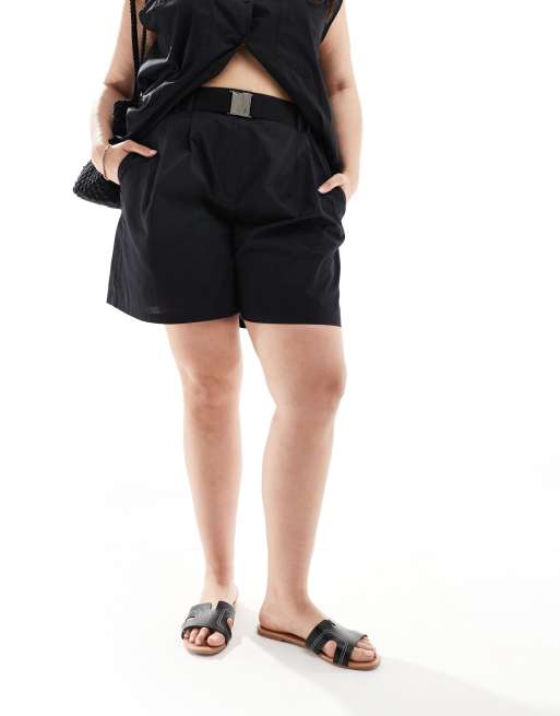 ONLY Curve - Short met hoge taille en riem in zwart, deel van co-ord set 