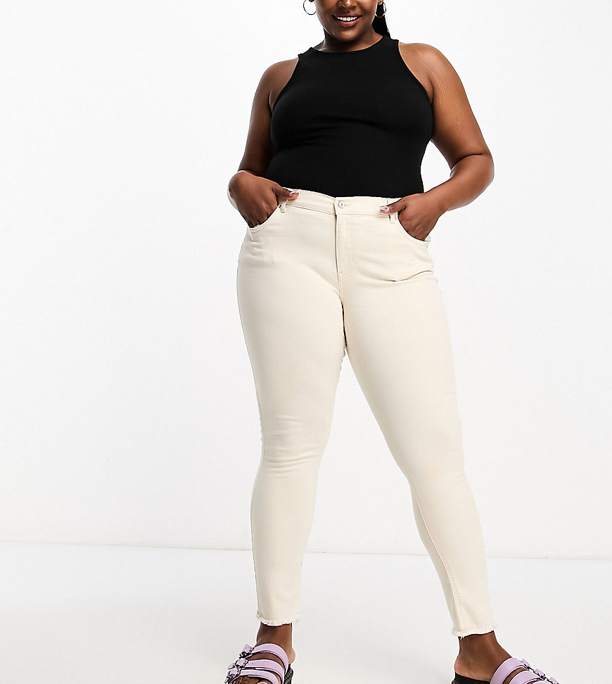 ONLY Curve skinny jeans in ecru-White