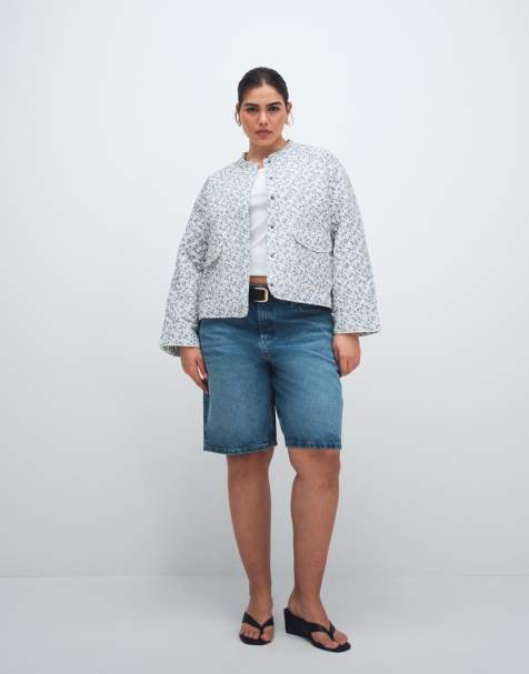 ONLY Curve – Steppjacke in Blau mit Blümchenmuster - view 1