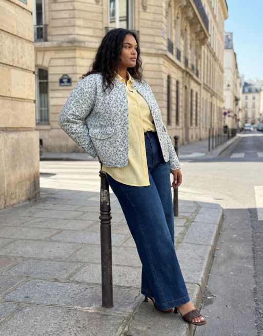 ONLY Curve – Steppjacke in Blau mit Blümchenmuster, 10 von 10