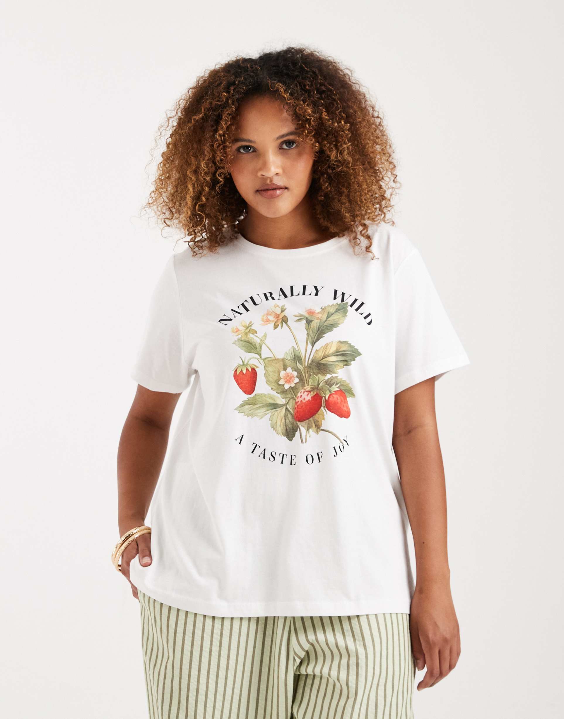 only curve strawberry graphic print t-shirt in white