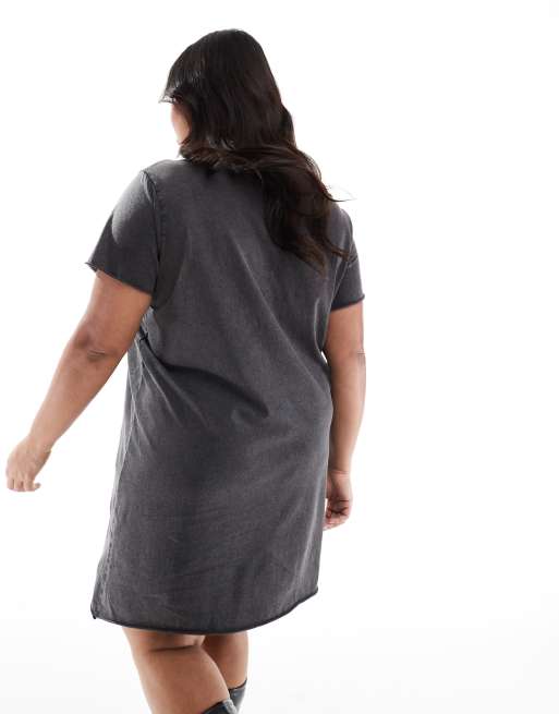 ONLY Curve Stronger print t-shirt dress in black, 3 of 4