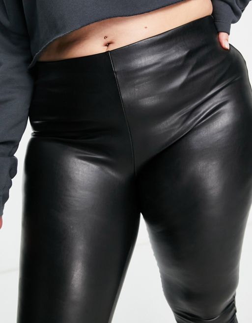 Only Curve – Svarta leggings i läderimitation