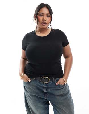 ONLY Curve - T-Shirt in Schwarz mit Rundhalsausschnitt
