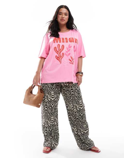 ONLY Curve - T-shirt met oversized pasvorm en grafische Milan-print in roze, 3 van 4