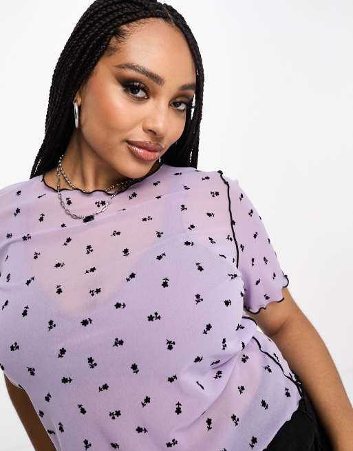 Only Curve - T-shirt van mesh met golvende zoom in lila met fijne bloemenprint