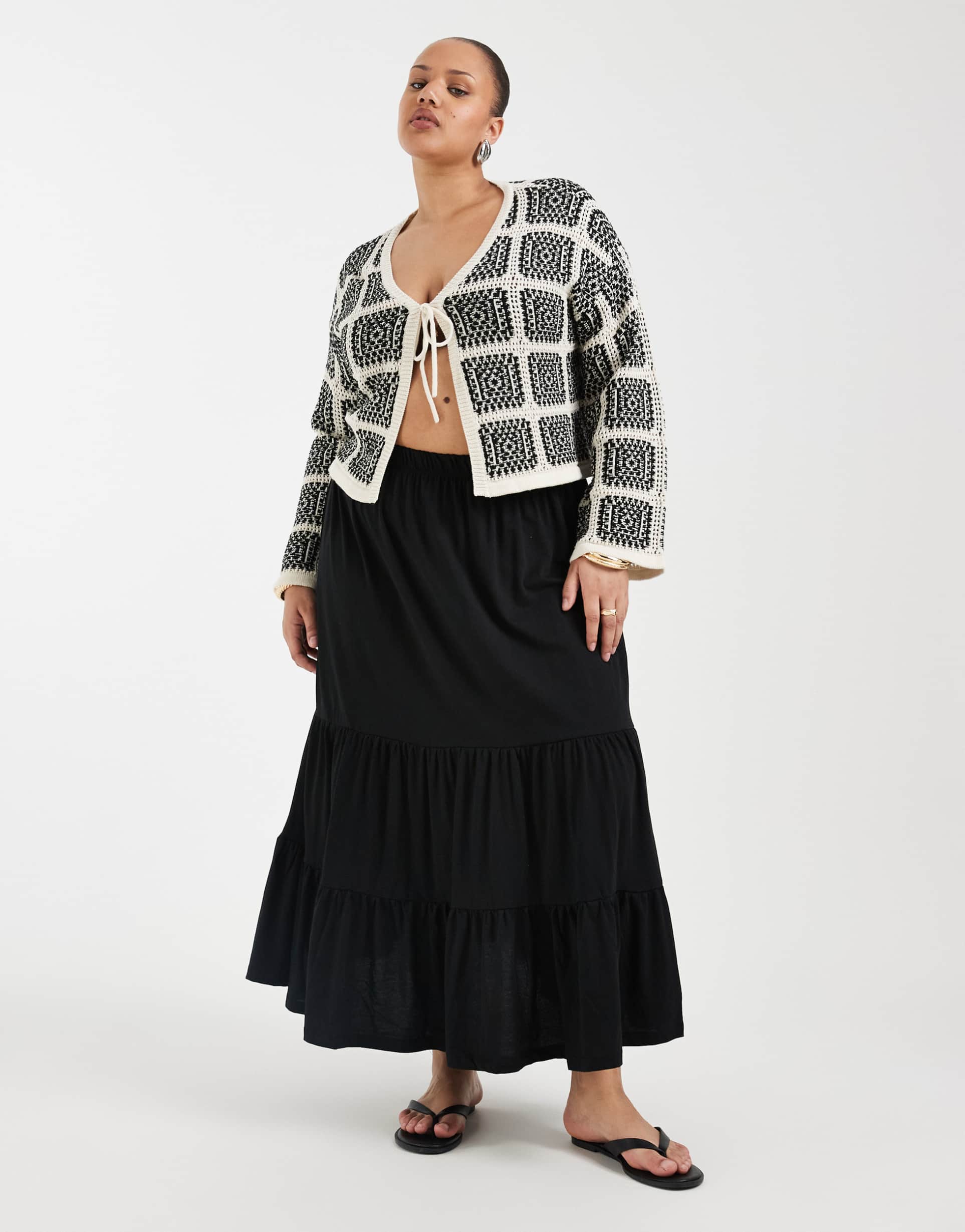 only curve tiered maxi skirt in black