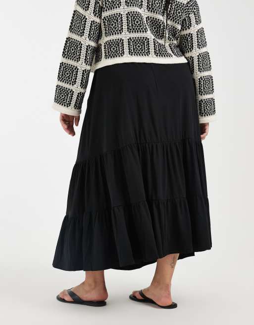 ONLY Curve tiered maxi skirt in black, 3 of 5